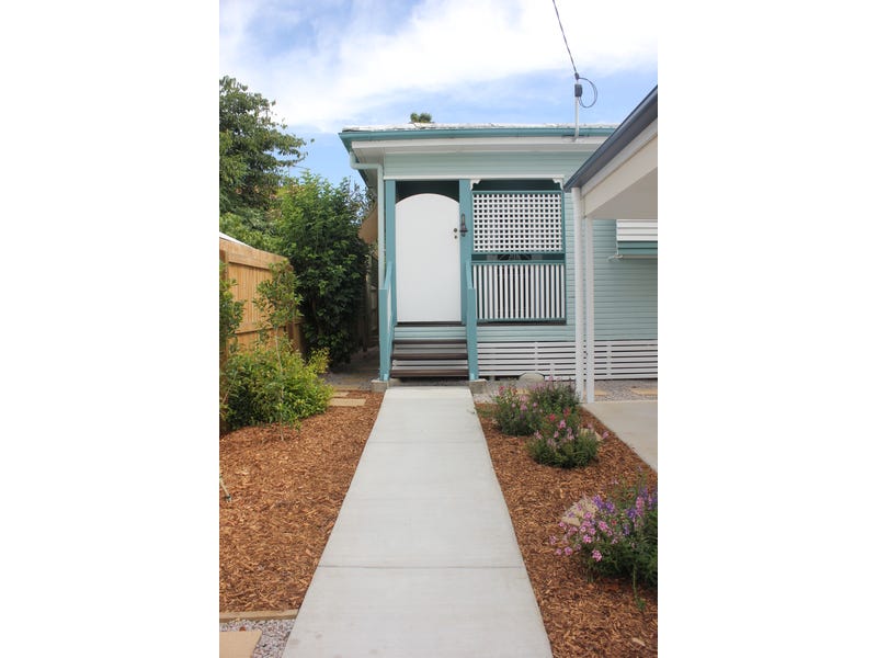 House close to the Beach 24