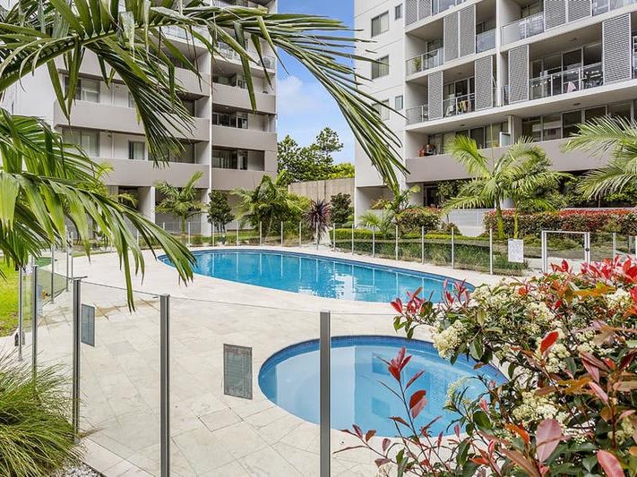 Modern & Spacious 2 bedroom Apartment with Courtyard