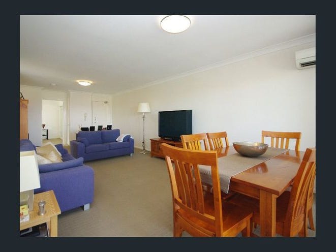 Newly renovated kitchen in spacious 6