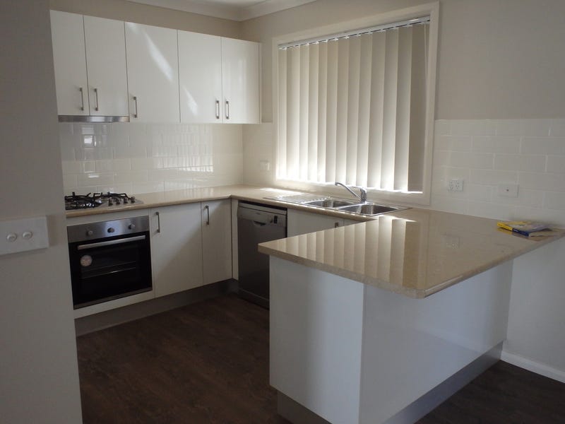 Near new executive style unit 8