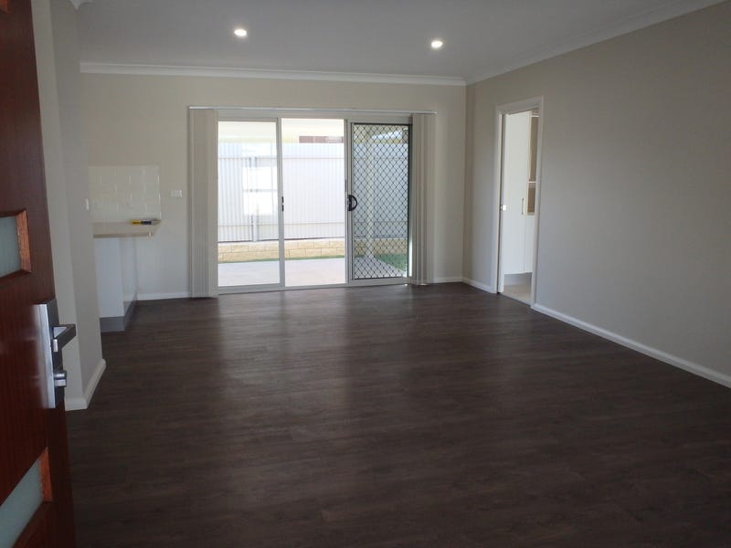 Near new executive style unit 10