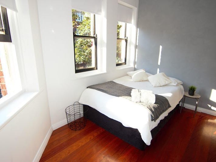 Spacious 1 Bedroom Apartment, Minutes 4