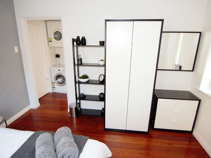 Spacious 1 Bedroom Apartment, Minutes 5