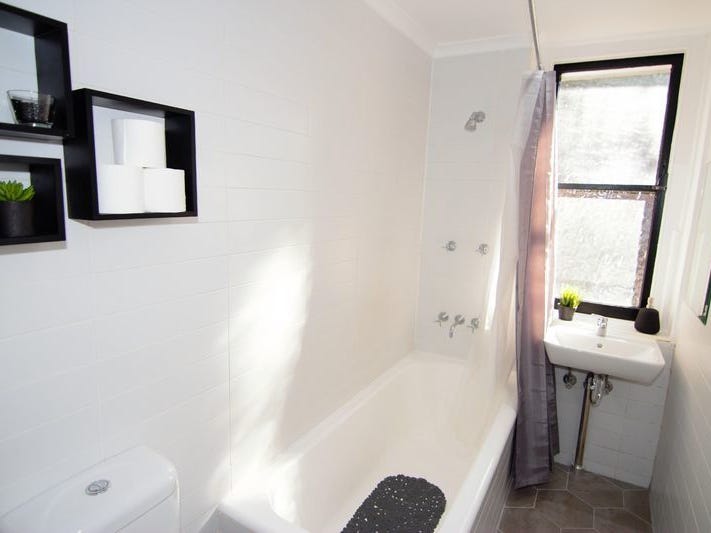 Spacious 1 Bedroom Apartment, Minutes 9