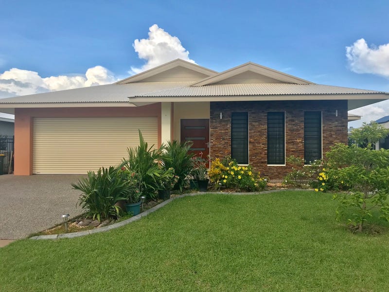 Spacious Family Home with 2 Living areas – Stay first week FREE !