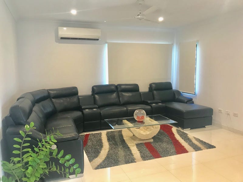 Spacious Family Home with 2 3