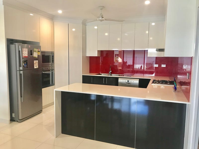 Spacious Family Home with 2 5