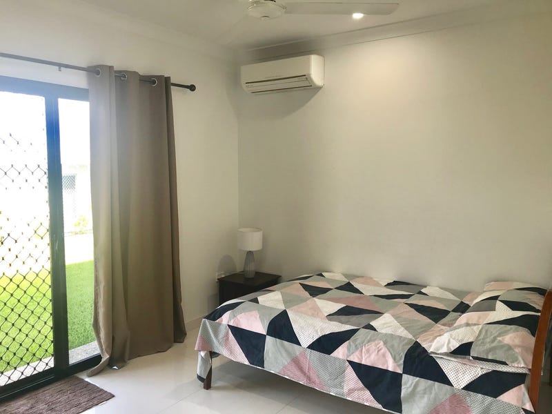 Spacious Family Home with 2 10