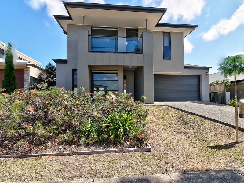 Family Home in Mansfield High Catchment- 3 Living Areas