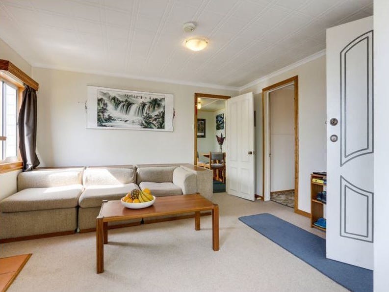 Sunny 3 Bedroom House, Pet Friendly with Garage