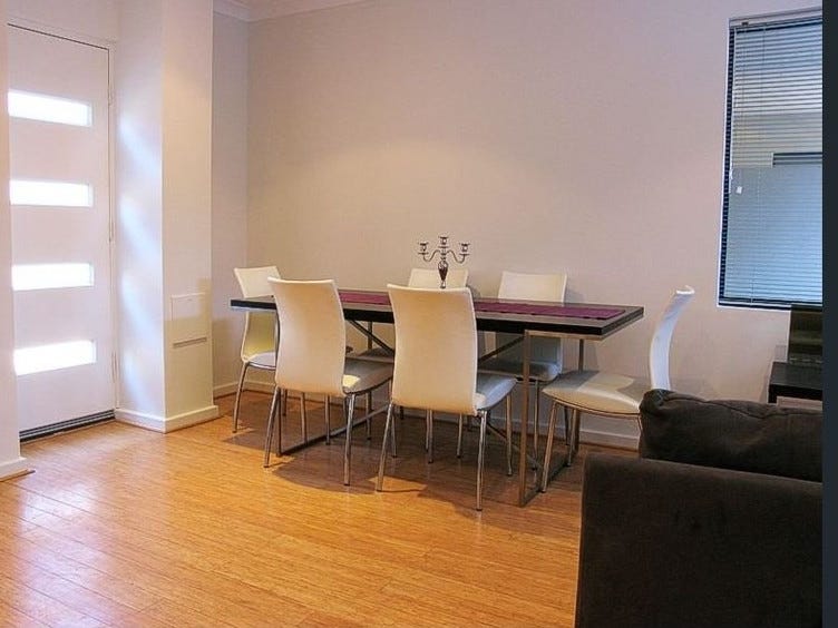 MODERN 2 STOREY TOWNHOUSE, GREAT 3