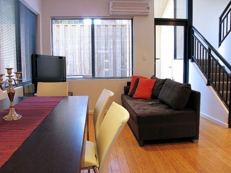MODERN 2 STOREY TOWNHOUSE, GREAT 4