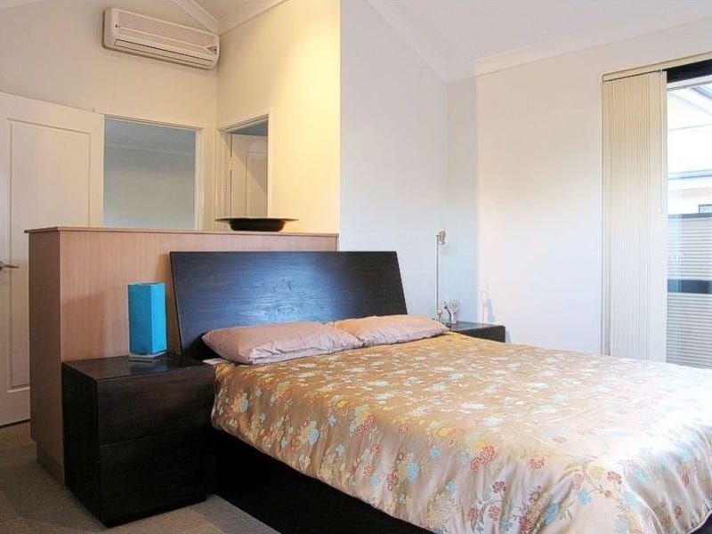MODERN 2 STOREY TOWNHOUSE, GREAT 9