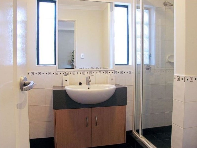 MODERN 2 STOREY TOWNHOUSE, GREAT 11