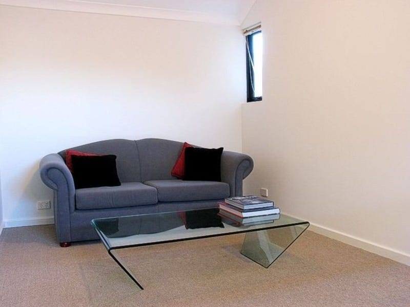 MODERN 2 STOREY TOWNHOUSE, GREAT 12