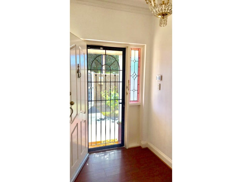 Renovated tudor style courtyard home 2