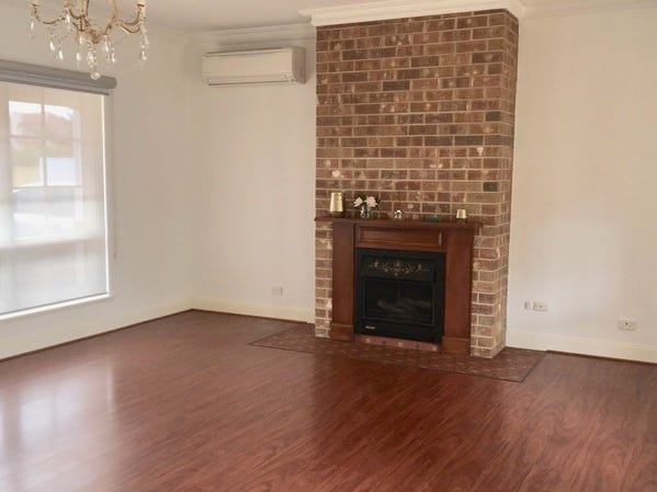 Renovated tudor style courtyard home 3