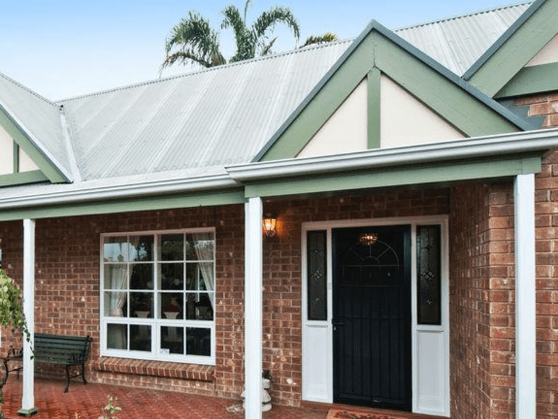 Renovated tudor style courtyard home 4
