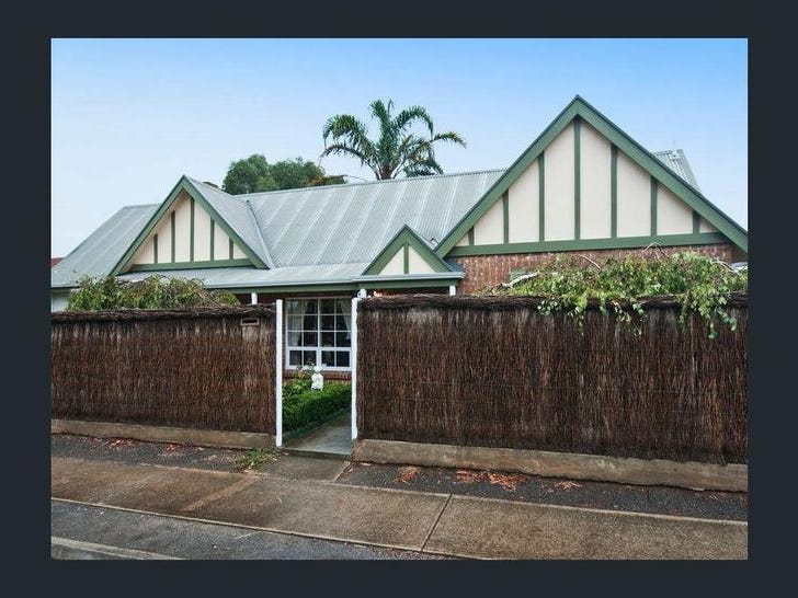 Renovated tudor style courtyard home 6
