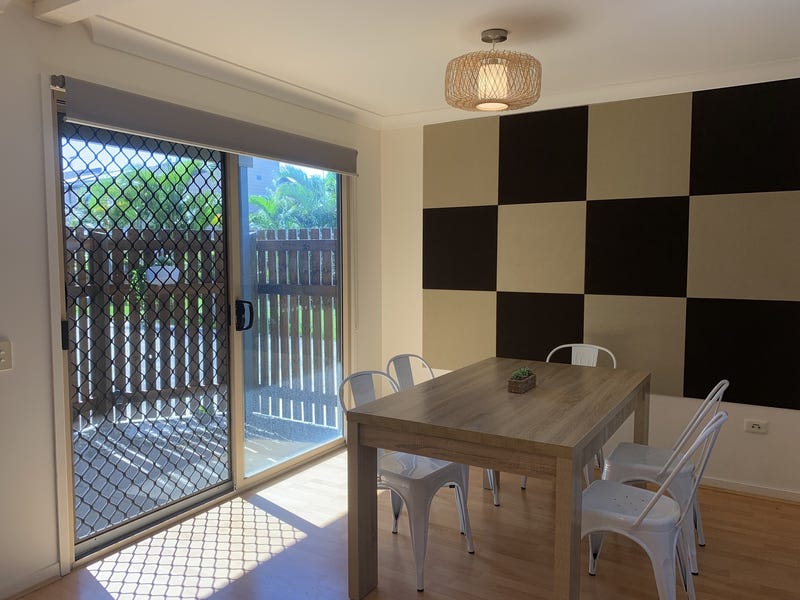 3 bedrooms townhouse for rent
