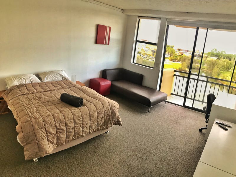 Lake views and free Wifi and wall TV