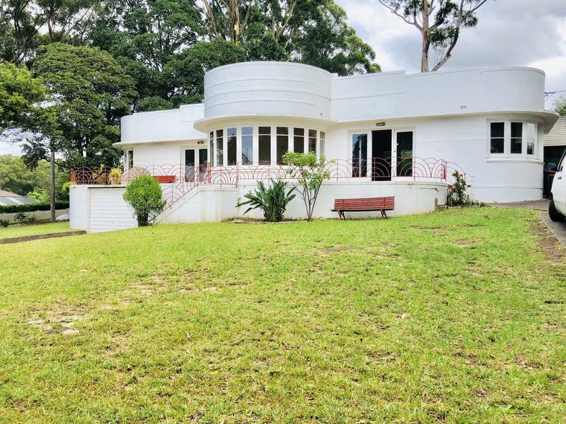 Overlooking leafy views to the ocean