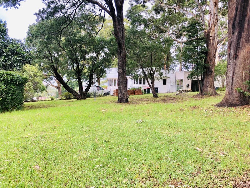 Overlooking leafy views to the 3