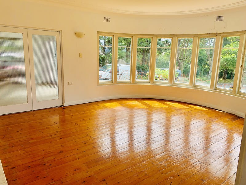 Overlooking leafy views to the 5