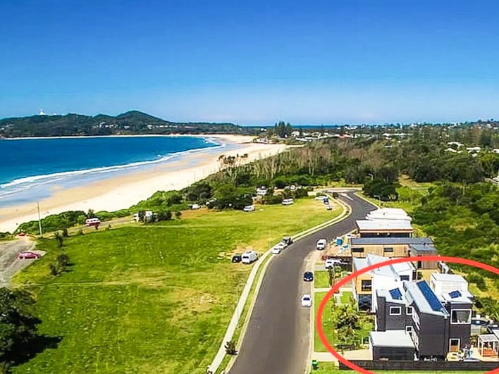 Opposite the beach. $820 per week
