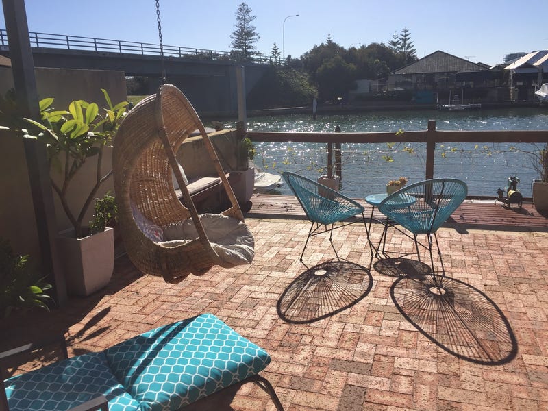 Waterfront Luxury Canal Fully Furnished 11