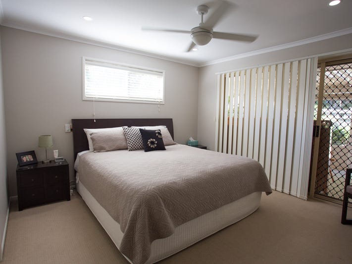 Spacious 4 Bedroom House Close 2