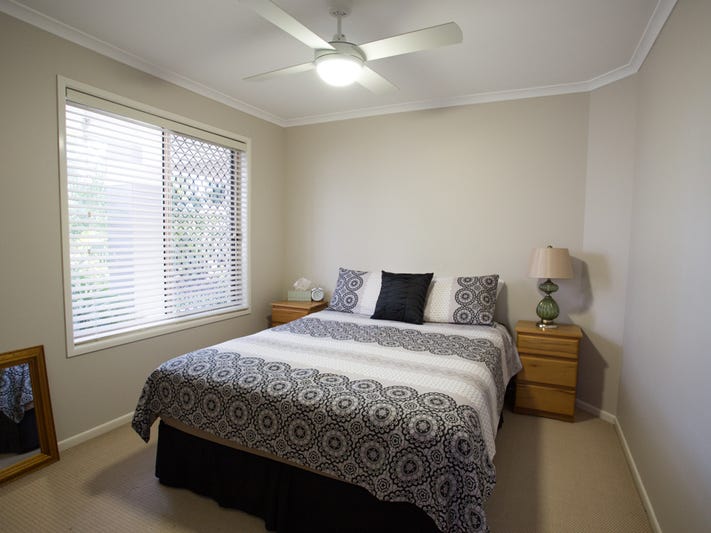 Spacious 4 Bedroom House Close 3