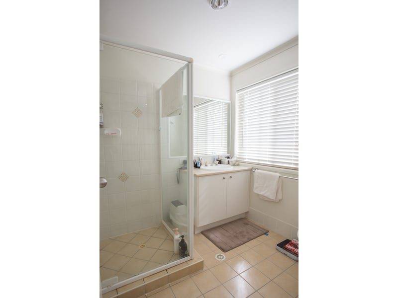 Spacious 4 Bedroom House Close 5