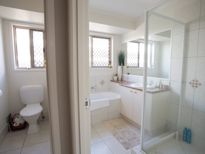 Spacious 4 Bedroom House Close 6