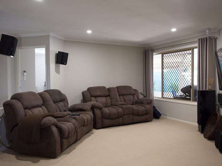 Spacious 4 Bedroom House Close 7