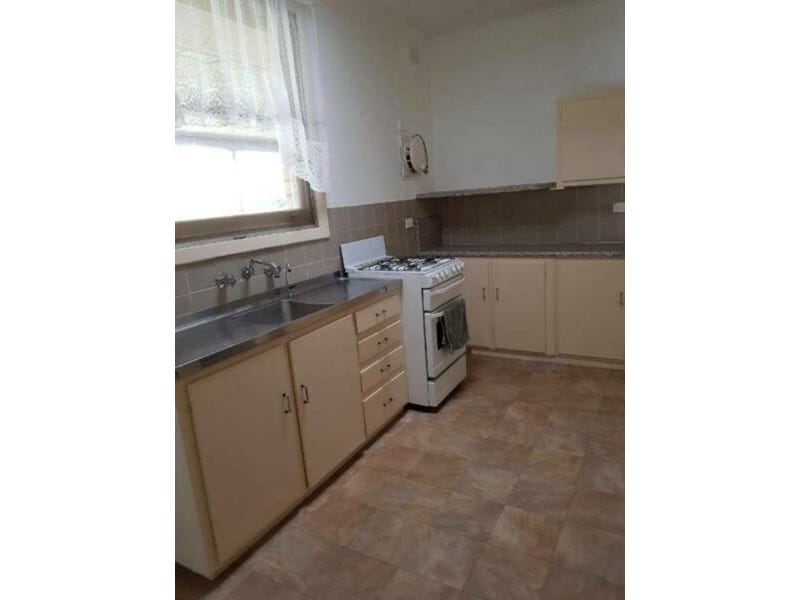 3 Bedroom House with Solar 3