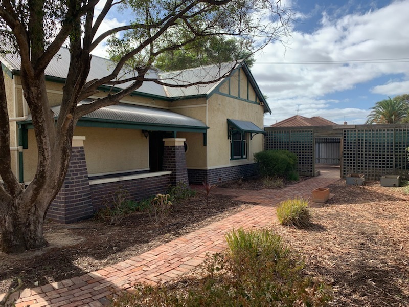 Bungalow With Vegetable Gardens & 2