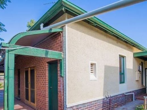 Bungalow With Vegetable Gardens & 17