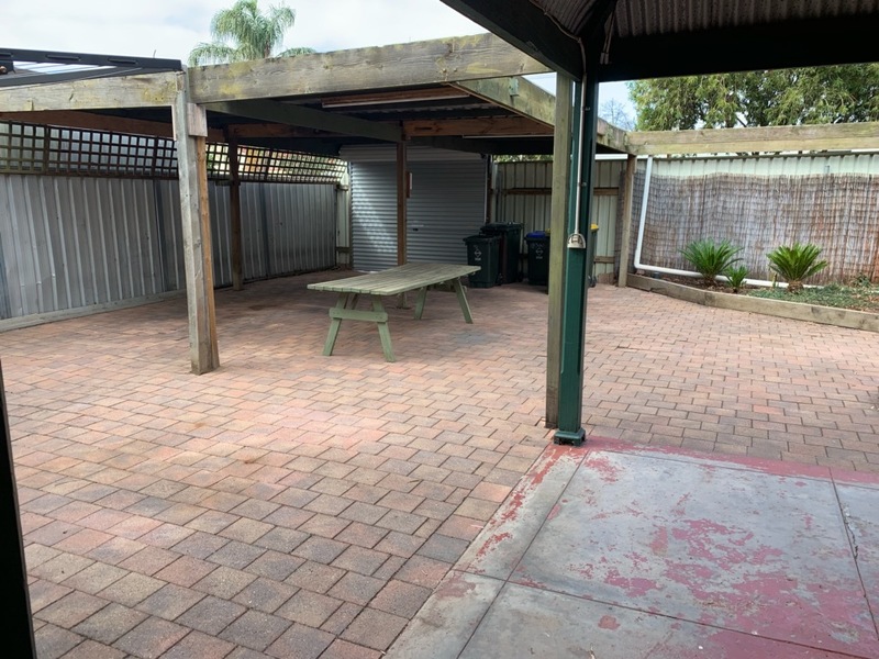 Bungalow With Vegetable Gardens & 19