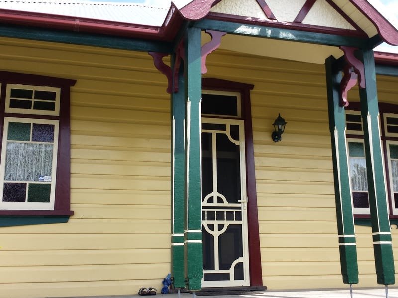 Large 3 bedroom totally renovated family home, close to shops!!