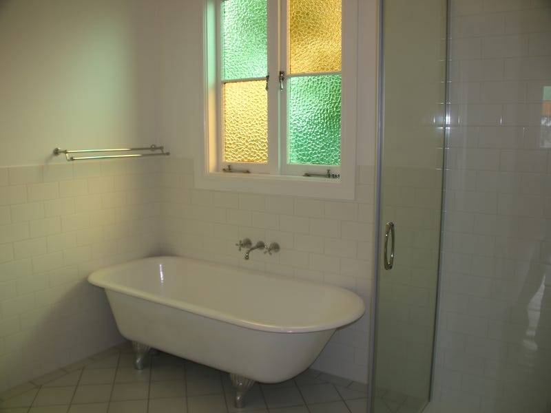 Large 3 bedroom totally renovated 5