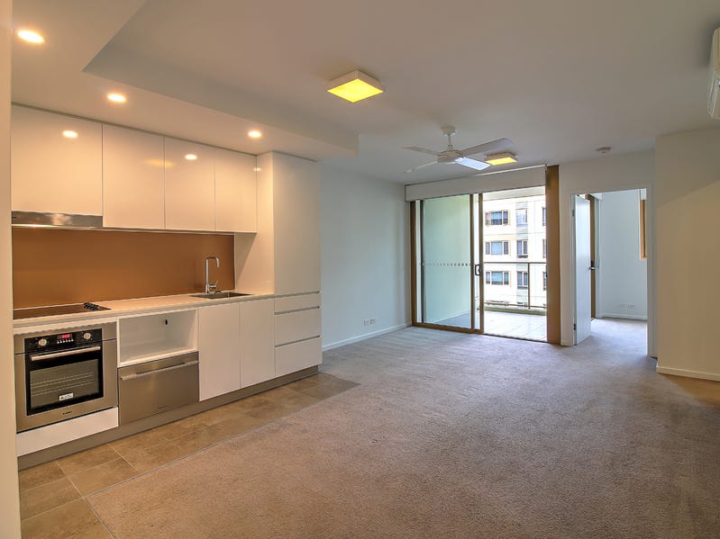 1 Bedroom with Study and carpark Great location