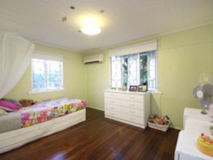 Renovated inner-city Queenslander 5