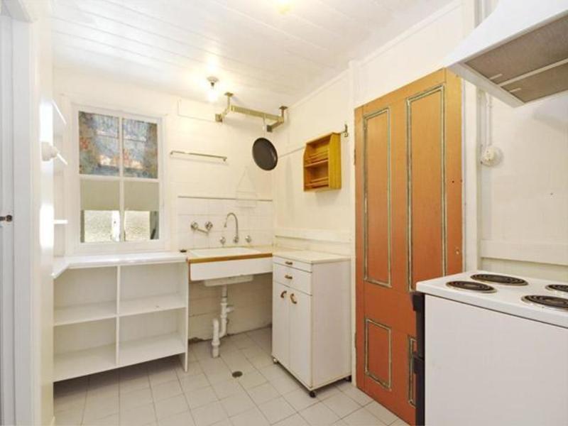 Pet friendly part house. 2