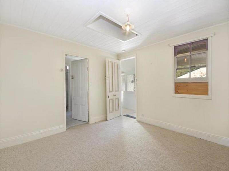 Pet friendly part house. 3