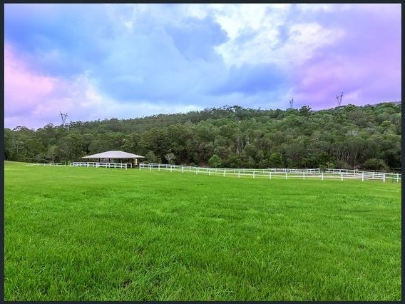 5 acre horse acerage with 6