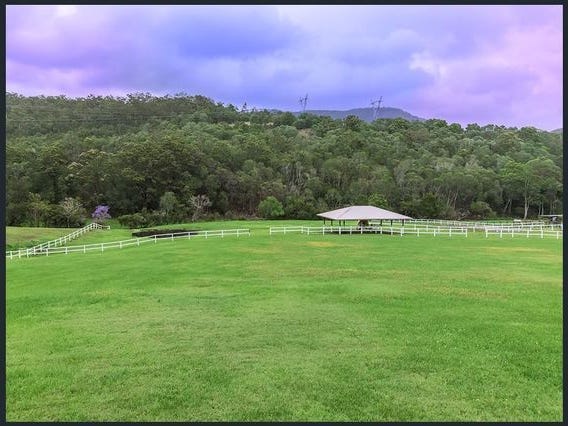 5 acre horse acerage with 8