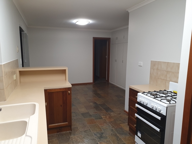 Neat & Complete 3 Bedroom 7
