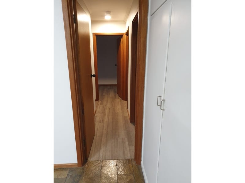 Neat & Complete 3 Bedroom 13