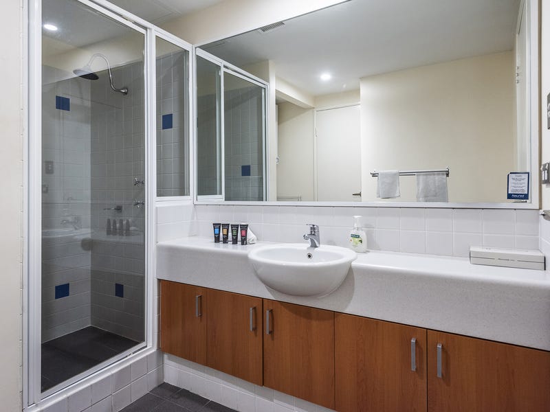 Fabulous Riverside Location 8